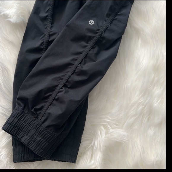 Rare 💎💎lululemon Leader of the Track pants - size 8 - Picture 16 of 16